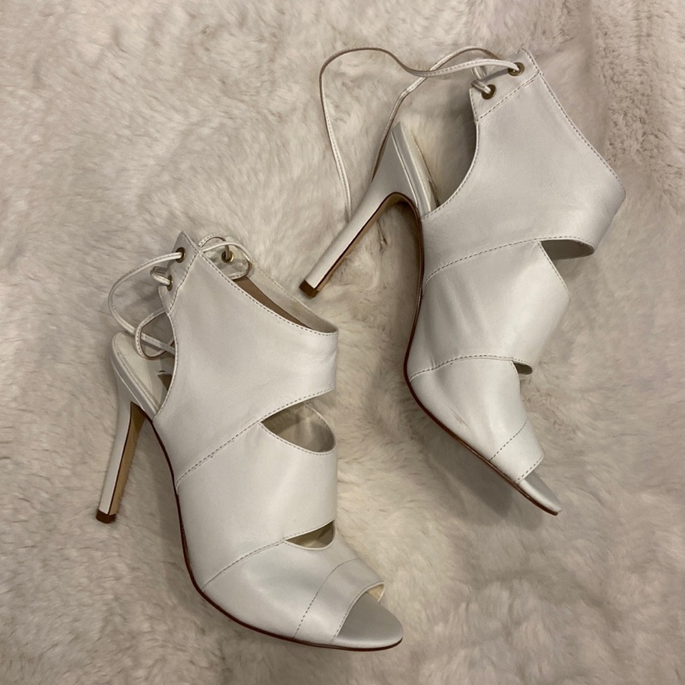 EUC * Guess * Ollay White Open Toe Sling Back Heels * Size 9.5